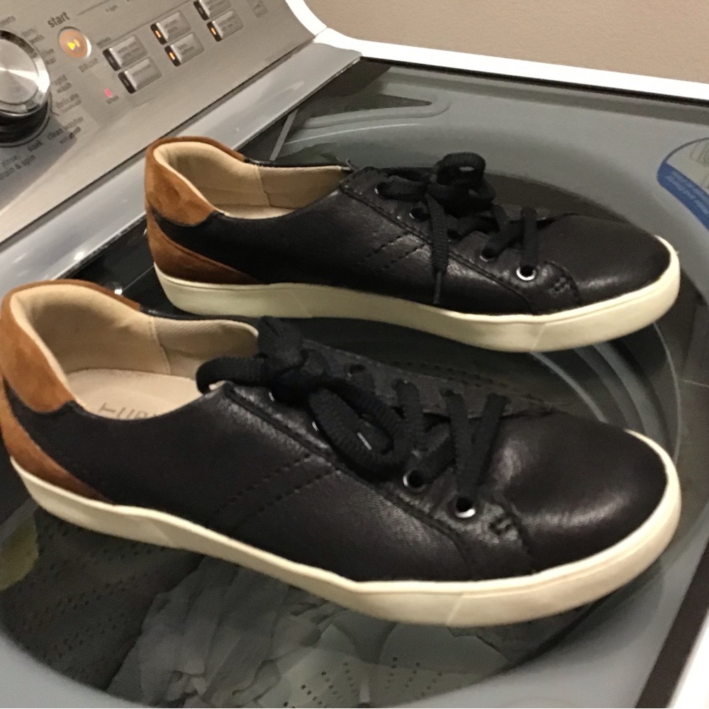 Naturalizer Sneakers